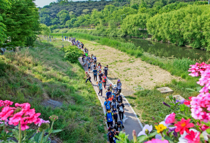 지난 5월 '제7회 삼남길 함께 걷기'에 참여한 시민들
