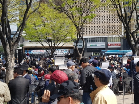 세계4대 민주혁명 대행진 사전행사가 서울시청 광장에서 열리고 있다. 
