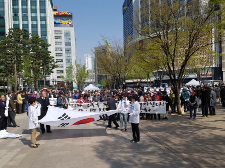 서울시청에서 광화문까지 대행진이 펼쳐졌다. 