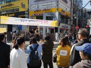지난 21일 매산로테마거리 문화광장과 나혜석거리 중앙광장에서 3인조 인디밴드 'BEON' 의 공연