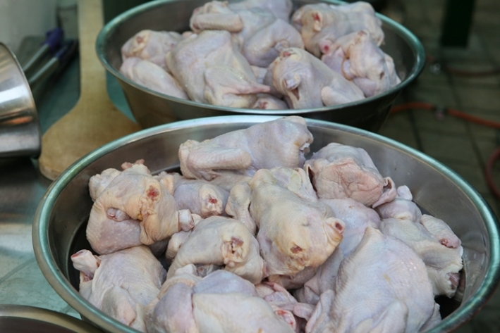 매년 초복이면 500여마리의 닭으로 삼계탕을 끓인다