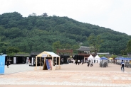 2018 전국지역도서전이 열리고 있는 행궁광장