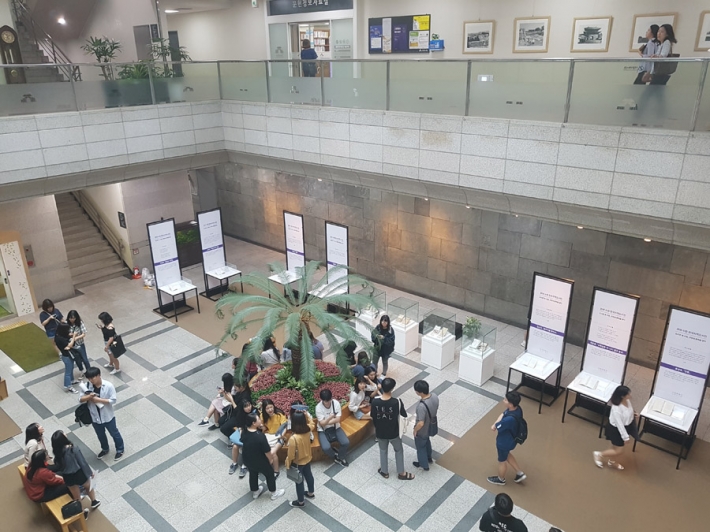 2018 수원한국지역도서전이 열리는 선경도서관