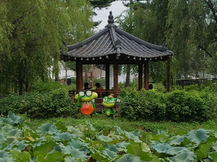 밤밭청개구리공원에 설치된 '수원이'  