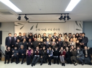 영통1동 주민자치위원장 이취임식 단체사진입니다