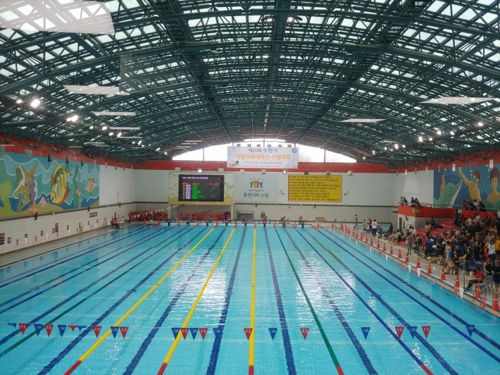 '제20회 수원시생활체육대축전 수영대회'가 열린 새천년수영장