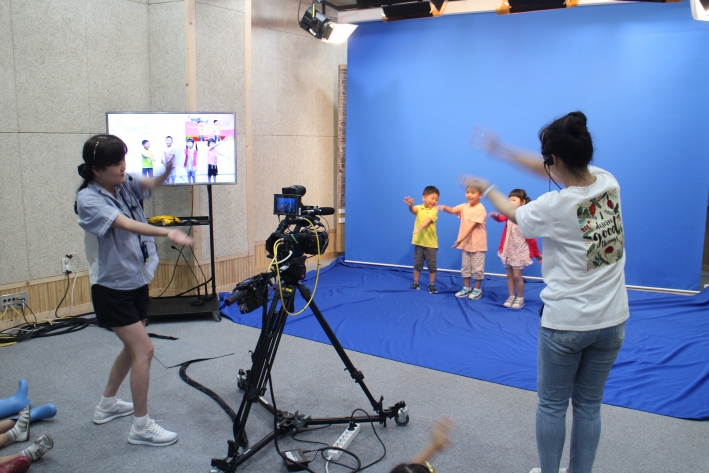 미디어도슨트는 수원미디어센터에서 어린이를 대상으로 체험프로그램을 진행하고 있다. 