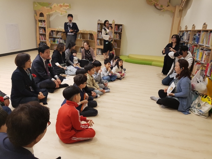 김미경강사의 책놀이 프로그램에 내빈도 함께 했다.