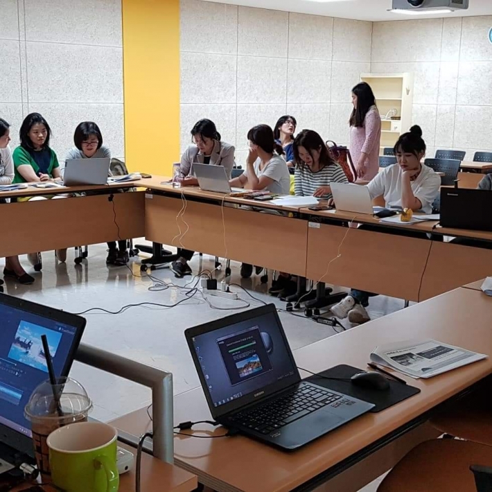 수업은 노트북에 직접 영상 편집 프로그램을 다운로드하는 작업부터 진행됐다. 