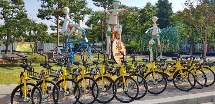 행궁동에 비치된 국내기업 유무시티가 시험으로 놓은 자전거