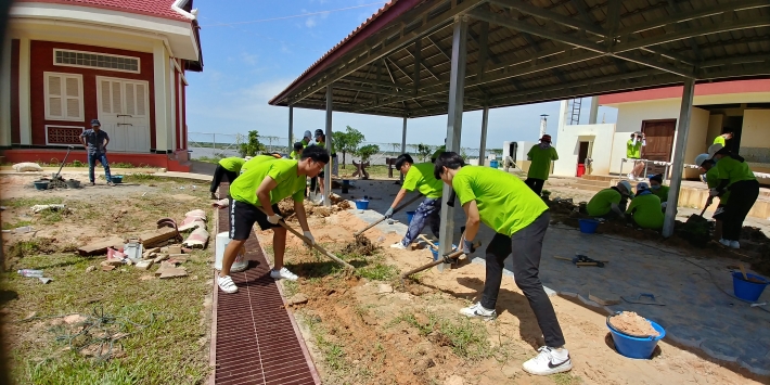 캄보디아 시엠립 수원마을에서의 환경조성봉사활동