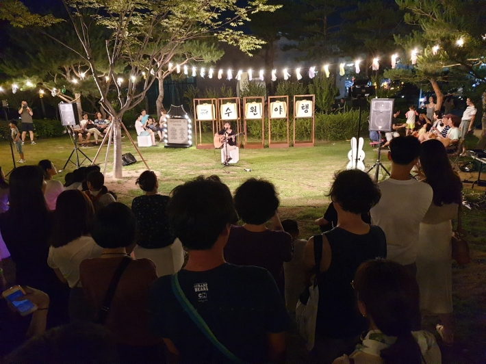 미술관 잔디마당에서 열린 음악공연