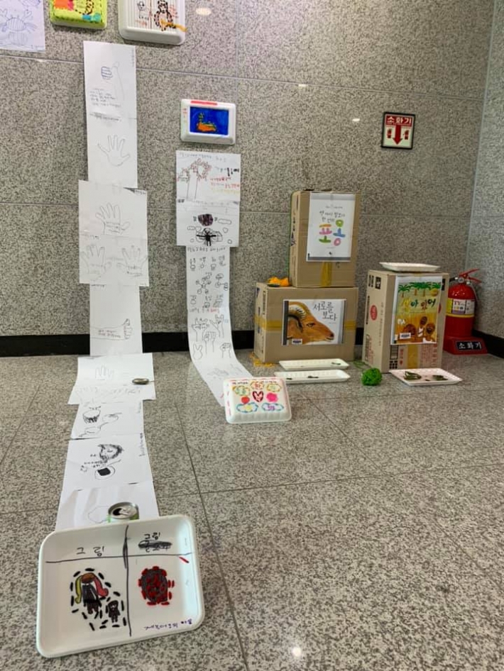 창룡도서관에서 열린 '인권그림책과 함께 하는 스폰지바느질아트' 수업결과물 