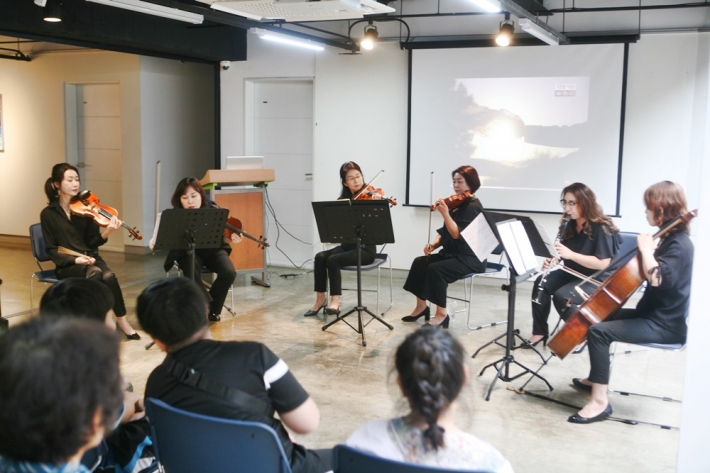지난 달에 열렸던 창룡마을 창작센터의 작은음악회