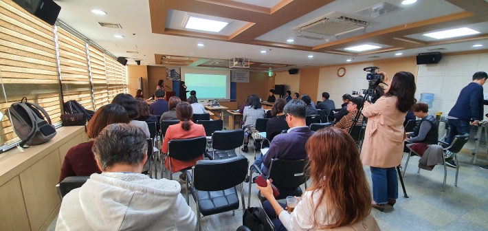 '수원시마을공동체미디어 조례 제정을 위한 의정토론회'가 열린 수원시의회 세미나실