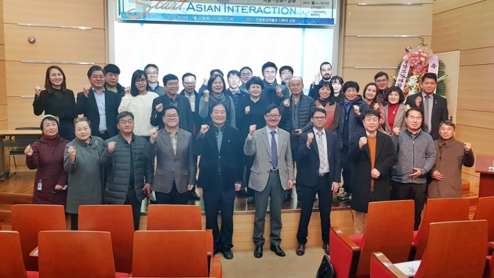 아시아문화연구원이 주관한' 제10회 국제학술발표'에 참가한 참가자들