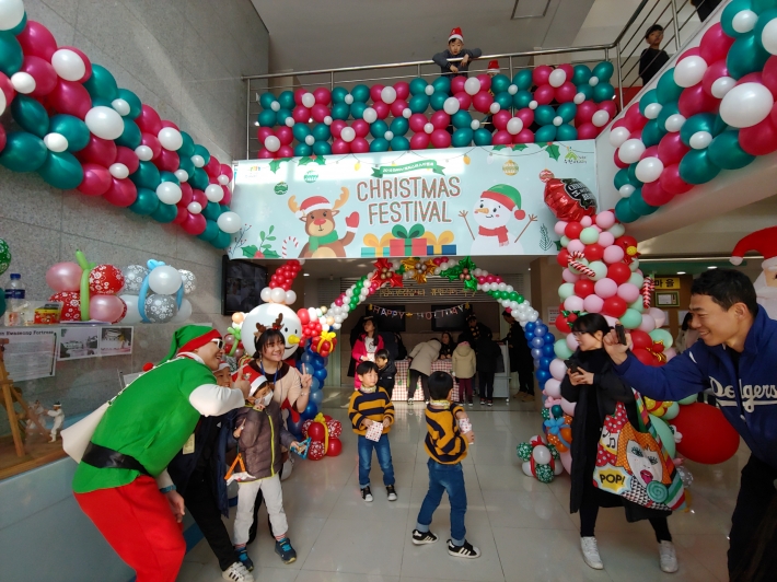 수원시외국어마을은 14, 21일 크리스마스 이벤트를 진행했다. 