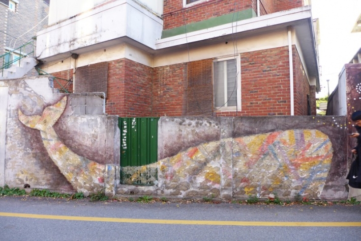 벌터 마을의 '고래 벽화'
