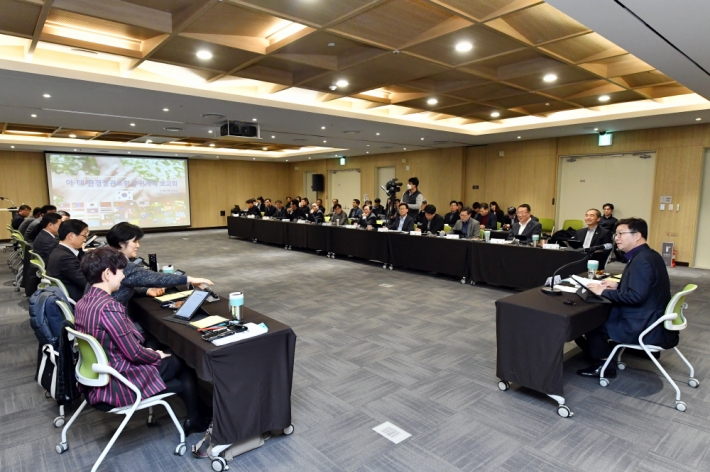 염태영 수원시장이 '2020년 제4차 아시아·태평양 환경장관포럼 추진계획 보고회'에서 발언하고 있다.    