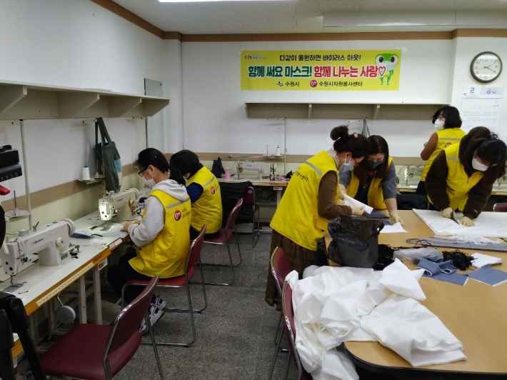 노민권상을 실현하는 수원시의 자원봉사자들 
