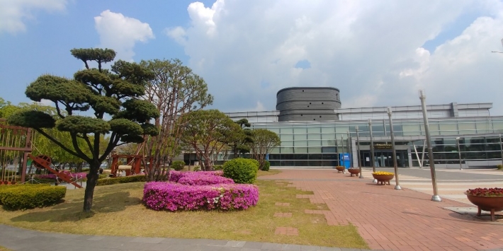 수원화성박물관은 경기도 수원시 팔달구 창룡대로 21 (매향동)에 있다.