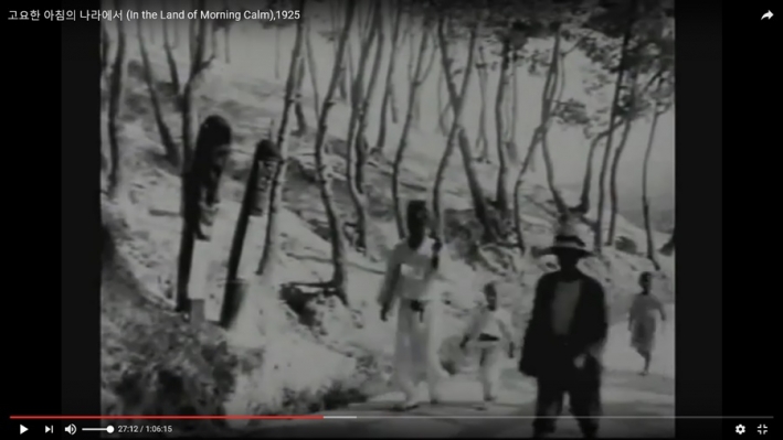 1925년 로베르트 베버가 찍은 '고요한 아침의 나라에서' 영화에 나오는 법수. [사진, 유튜브 영상 캡처]