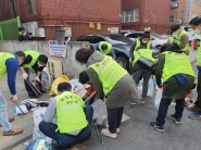 직원, 주민 등 20여명이 분리 배출 현장 환경 정비에 참여했다.
