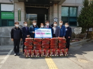 100만원 상당의 쌀(4kg) 72포 입북동행정복지센터에 전달 관계자 기념촬영 