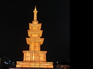 화성행궁 광장 봉축탑 ‘희망과 치유 등불’이 환하게 밝히고 있다.