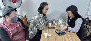'블랙홀 봉사단' 인터뷰에 응한 (오른쪽부터)신승란 단장, 백순자 단원, 붐비네식당 이용자 대표