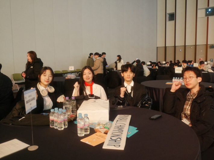 대회에 참가한 제주 한국국제학교제주, 세인트존스베리 아카데미, NLCS제주 학생들