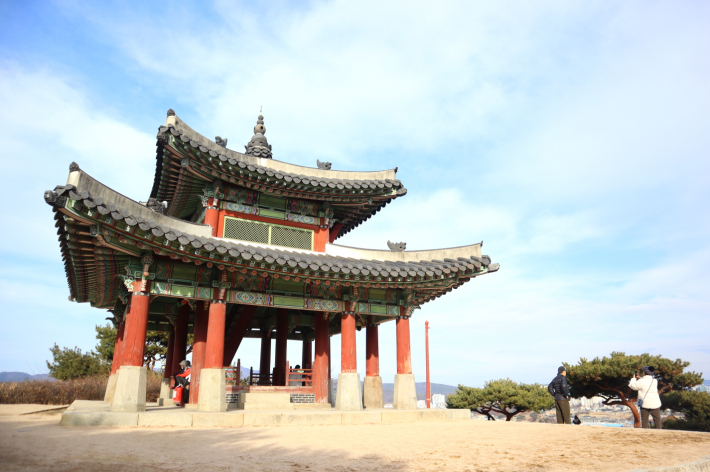두번째 명소, '팔달산 서장대'는 수원의 대표 해돋이 명소기도 하다. 