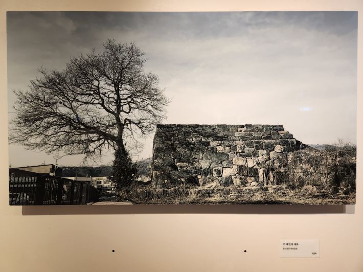 노송갤러리에서 열리는 한국성곽사진가회 성곽 사진전, 충남 당진 면천읍성.