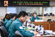 이재준 수원시장이 ‘연쇄 성폭행범 박병화 수원시 전입에 따른 대책회의’를 주재하고 있다. 