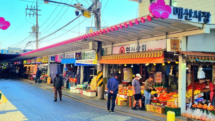 수원새빛세일페스타를 진행하는 매산 전통시장의 모습