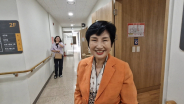 오늘의 주인공 경기도 일자리 재단 전혜숙 강사가 환하게 웃고 있다.