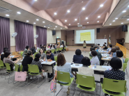 인권 강사가 ‘찾아가는 인권교육’을 하고 있다.