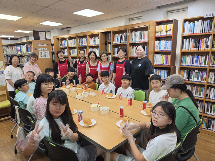 매탄2동 새마을문고, 여름방학 어린이 체험행사   '행복 빵 만들기 교실'운영
