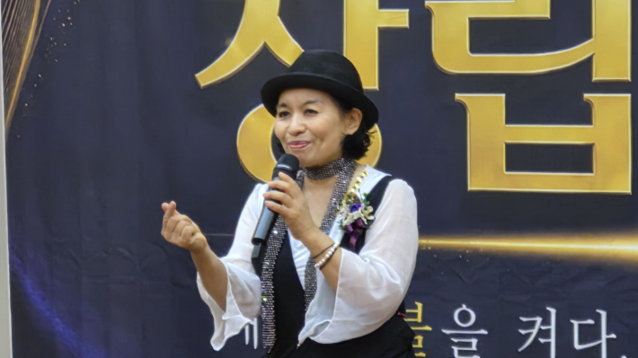 정다겸 아리온 이사장이 인사말을 하고 있다. 