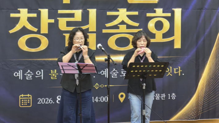 식전 행사의 하나 인 오카리나 연주:'보기대령'