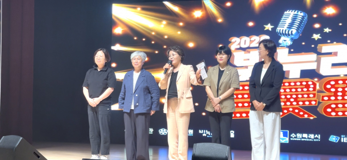 김미경 의장과 윤경선·박혜연 시의원 축사