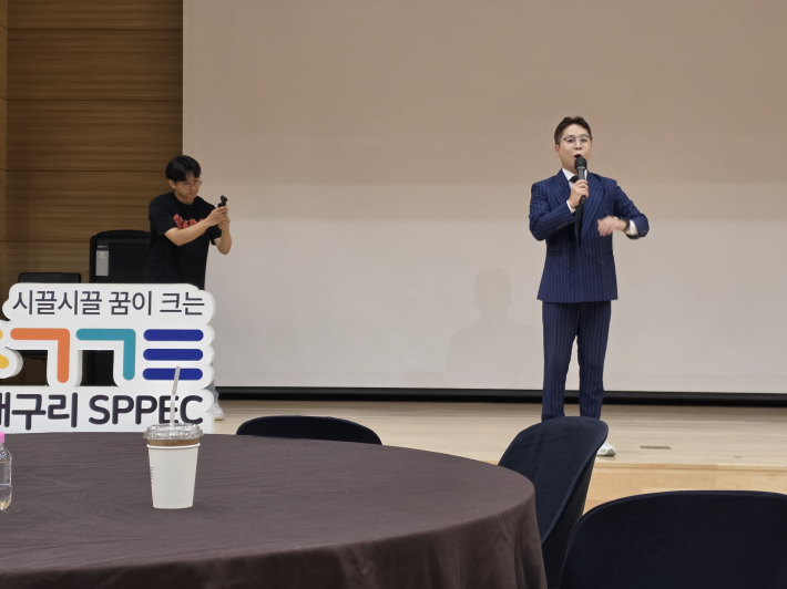 레크리에이션을 맡은 MC 한결