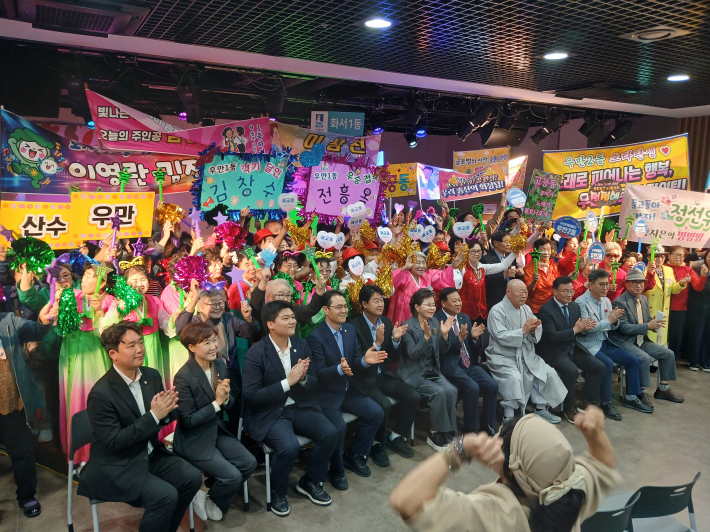 팔달구 은빛어르신노래자랑 개최