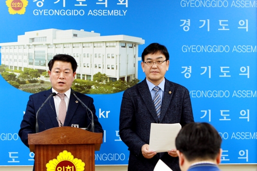 연정 종료 제안하는 도의회민주당 박승원(왼쪽) 대표와 김종석 수석부대표