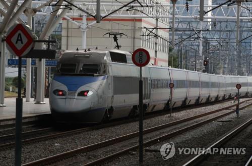파업 앞둔 10일 서울역에 들어오는 열차
