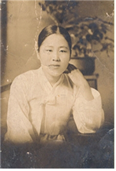 1935. 시댁 몰래 사진관에 들러 한방 찍었다는 어머니