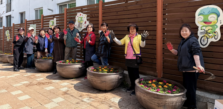 매탄1동, 주민과 함께하는 초화 식재 실시