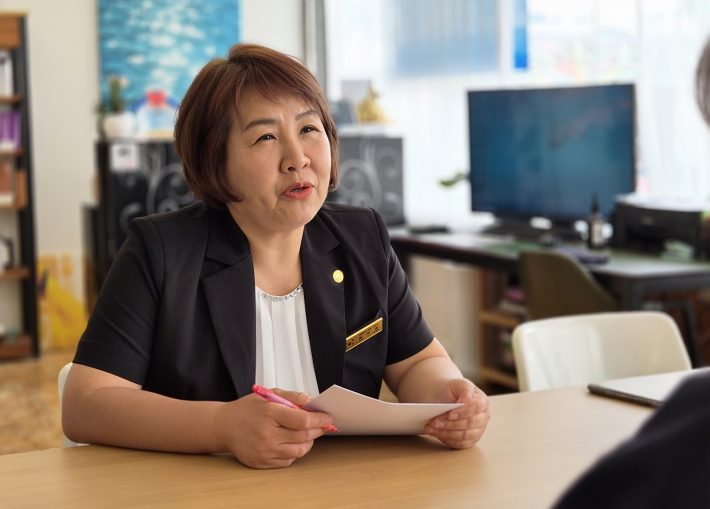 22년 가위질, 기술을 넘어 사람의 삶을 다듬다