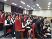 '청소년, 인문학으로 꿈꾸다!' 동수원중학교 강당에 모여 참여한 학생들