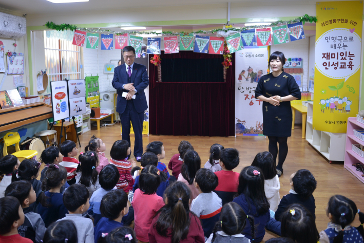 공연에 참여한 이상훈 영통구청장